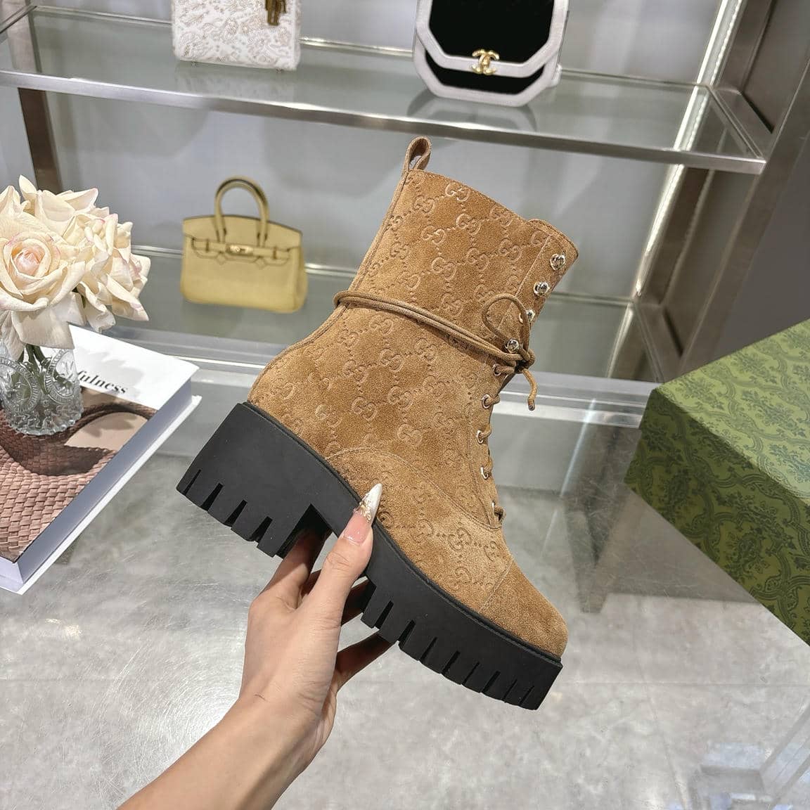 0014 Boots
